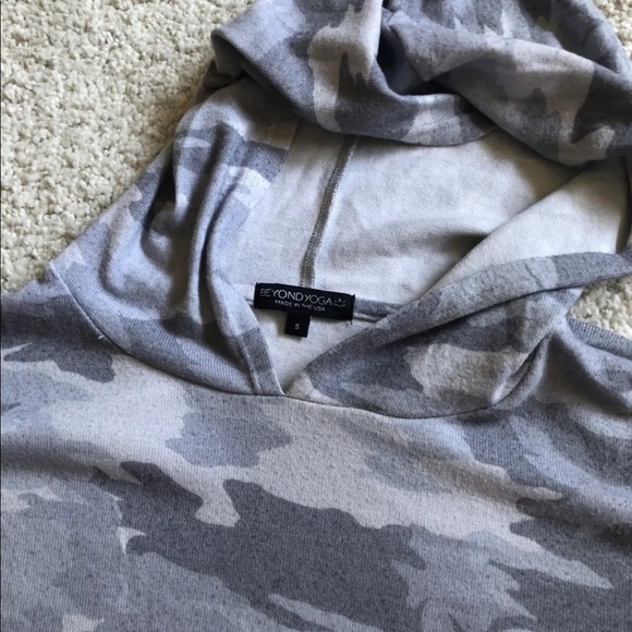 Beyond Yoga Hacci Tied Gray Camo Hoodie - Picture 4 of 5